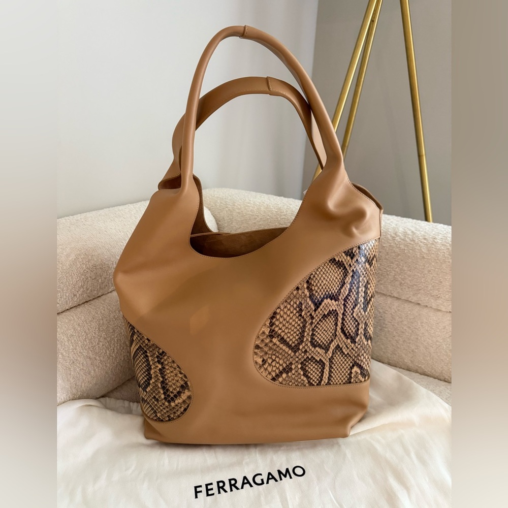 $3000 Salvatore Ferragamo Hobo Bag With Cut-Out Detailing, Light Caramel - Picture 8 of 17